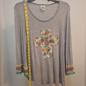 Umgee Gray Long Sleeve Top with Floral Cross Flaw
